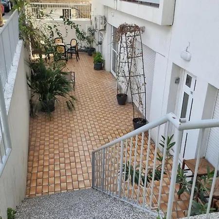 Apartment's *